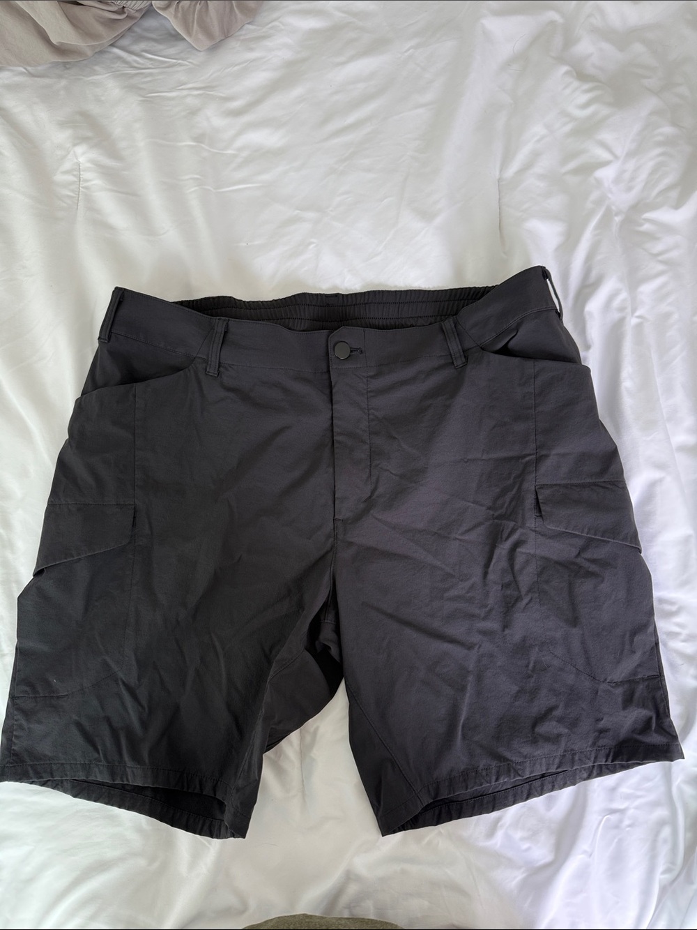 Lululemon Classic Fit Hiking 9” Black Men's Cargo Shorts
